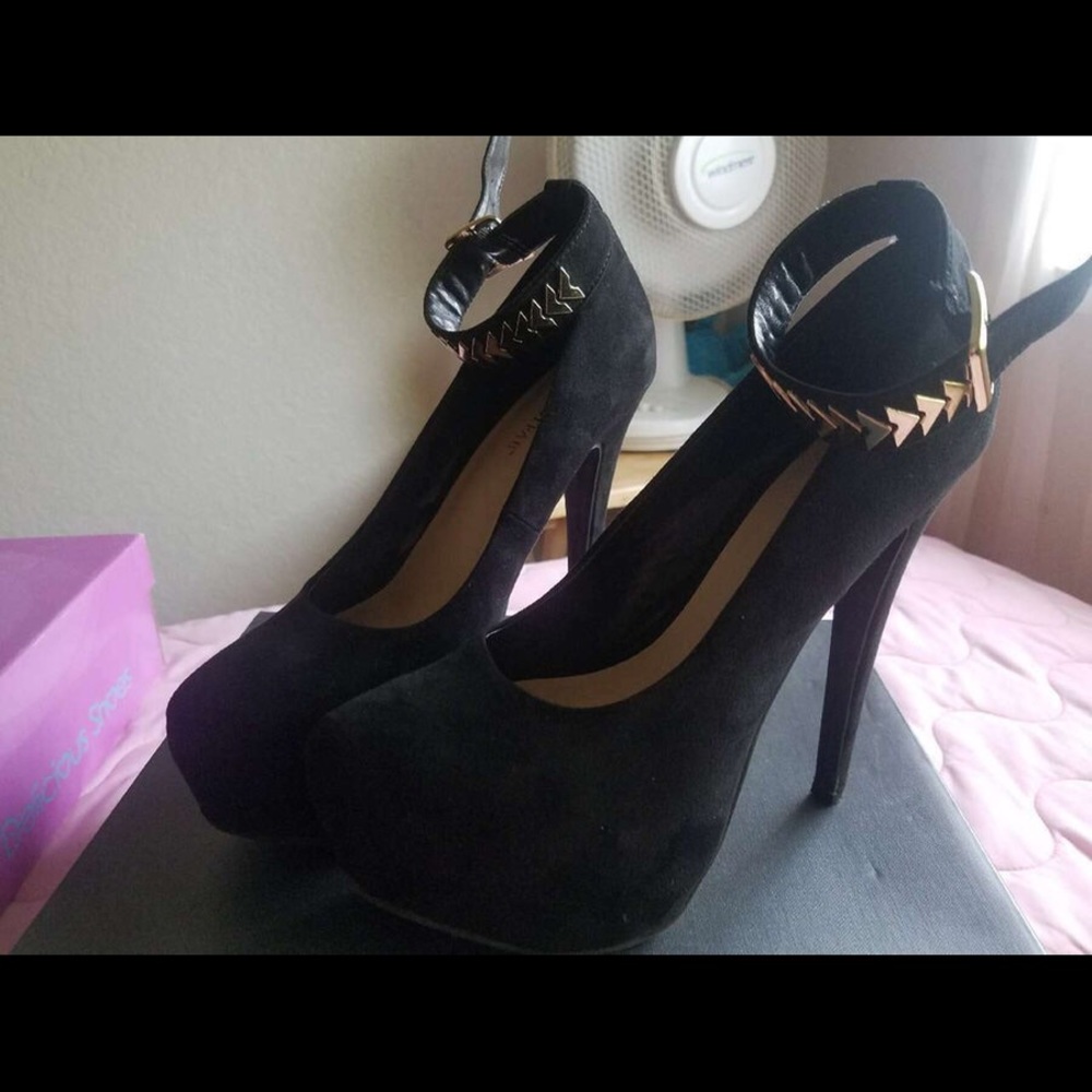 JustFab Black suede heels
